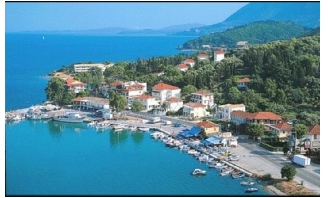 Στο λιμάνι της Λυγιάς μπορείτε να βρείτε,ταβέρνες,μίνι μάρκετ, καφετέριες, φαρμακείο